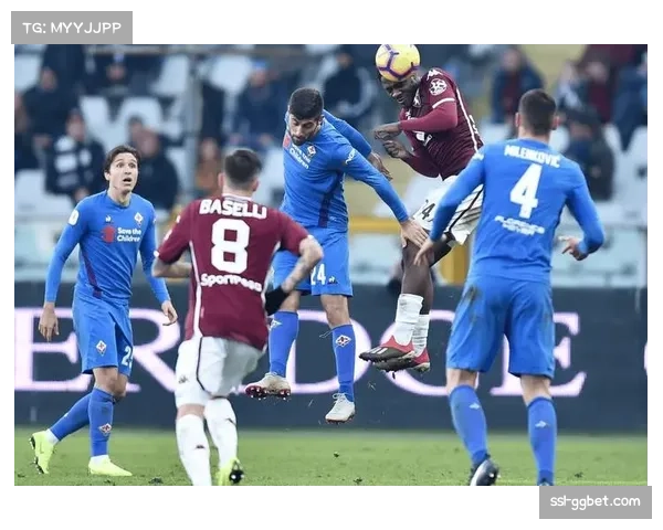 雨战，佛罗伦萨对阵博洛尼亚的比赛在暴雨中进行